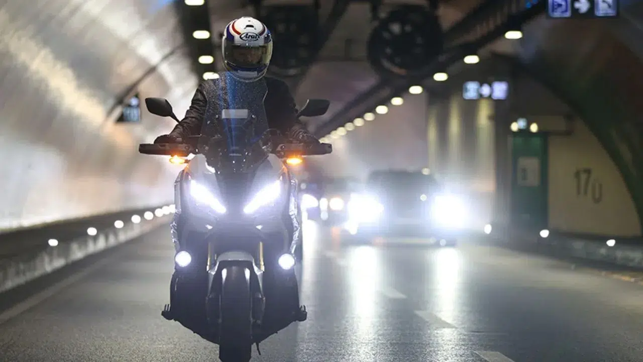 Trafiği tehlikeye atan motosikletçilere rekor para cezası