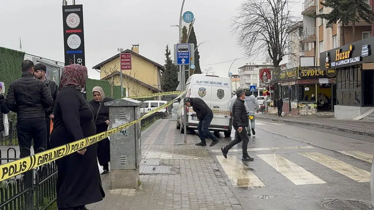 Kocaeli'de tren istasyonunda silahlı saldırıya uğrayan kadın öldü
