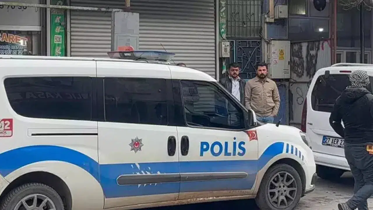 Gaziantep'te 17 yaşındaki silahlı üç soyguncu, kuyumcudan bir kilo altın çaldı