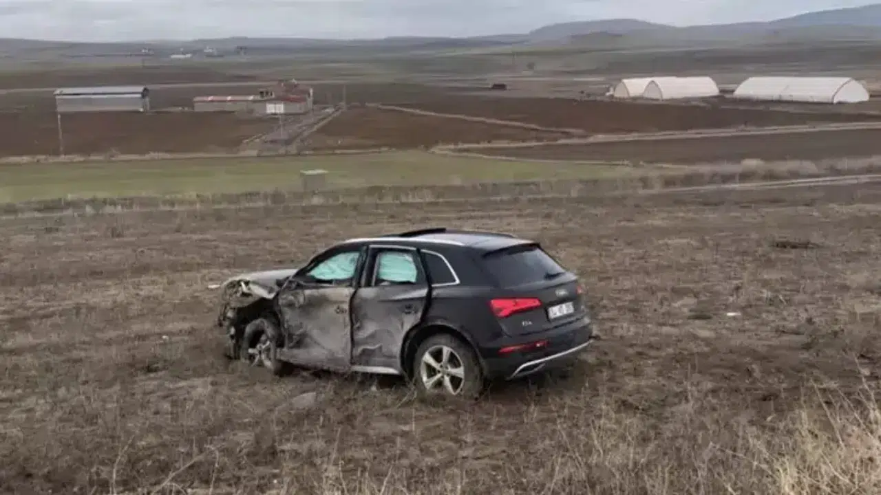 Çorum'da otomobil ile tır çarpıştı : Yaralılar var