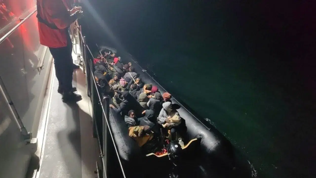 İzmir'de düzensiz göçmen operasyonu : 59 göçmen yakalandı