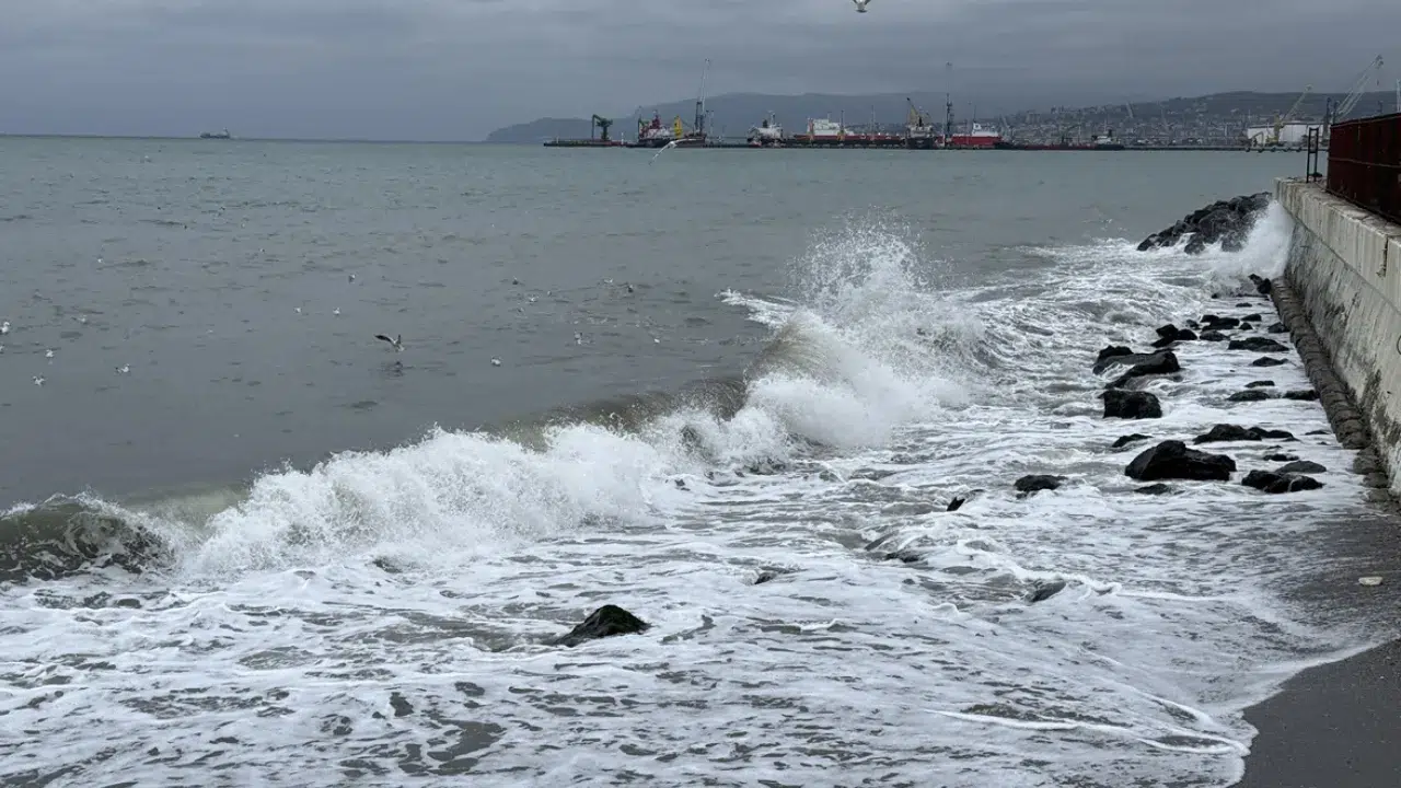 Tekirdağ'da poyraz etkisi : Balıkçılar denize açılamıyor