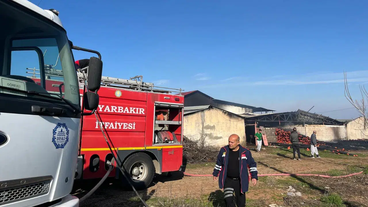 Diyarbakır'da plastik fabrikasında yangın : Ölen ya da yaralanan yok