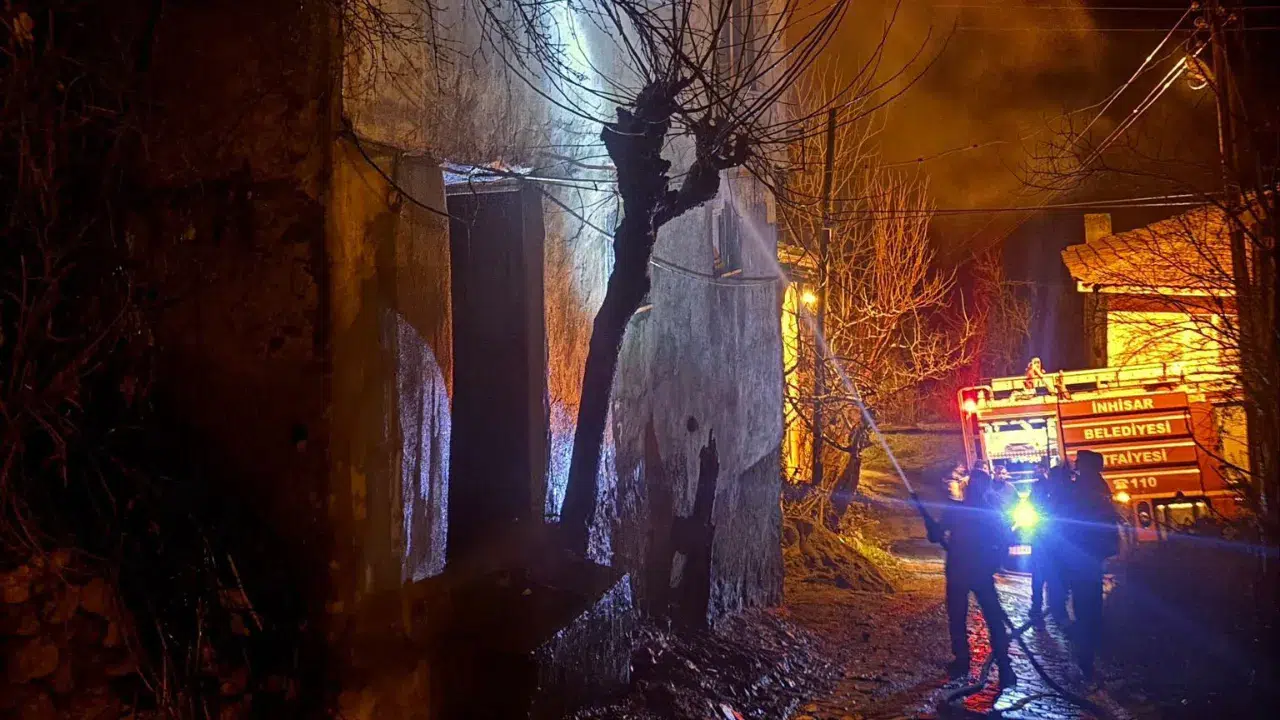Bilecik'te köy evinde korkutan yangın!