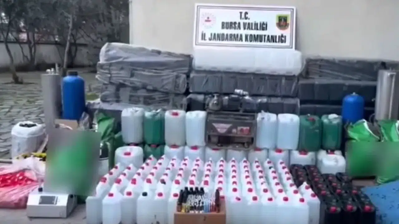 Bursa’da sahte alkol operasyonu : Yer altına gizlenen tanklar ortaya çıktı