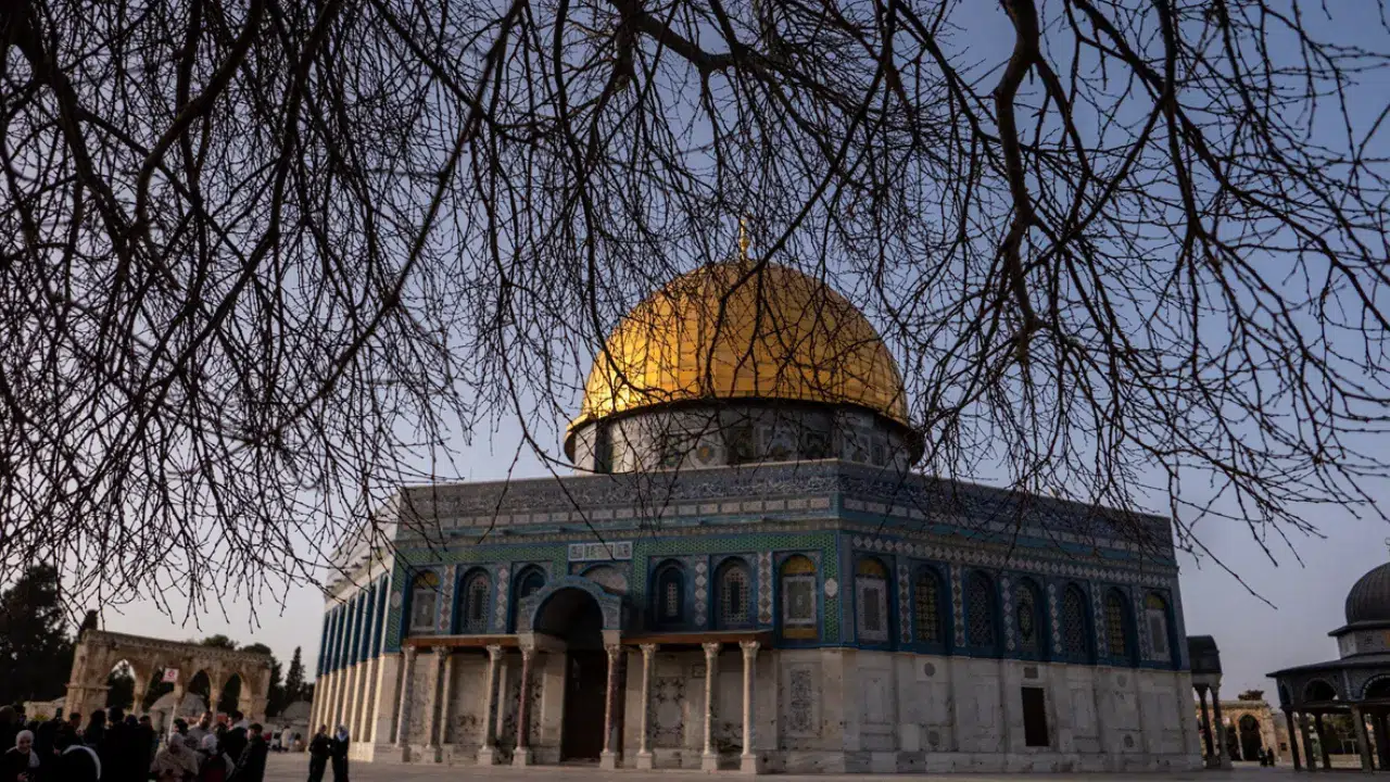 İsrail Batı Şeria'dan Mescid-i Aksa'ya gelecek Filistinlilere yine kısıtlamalar koydu