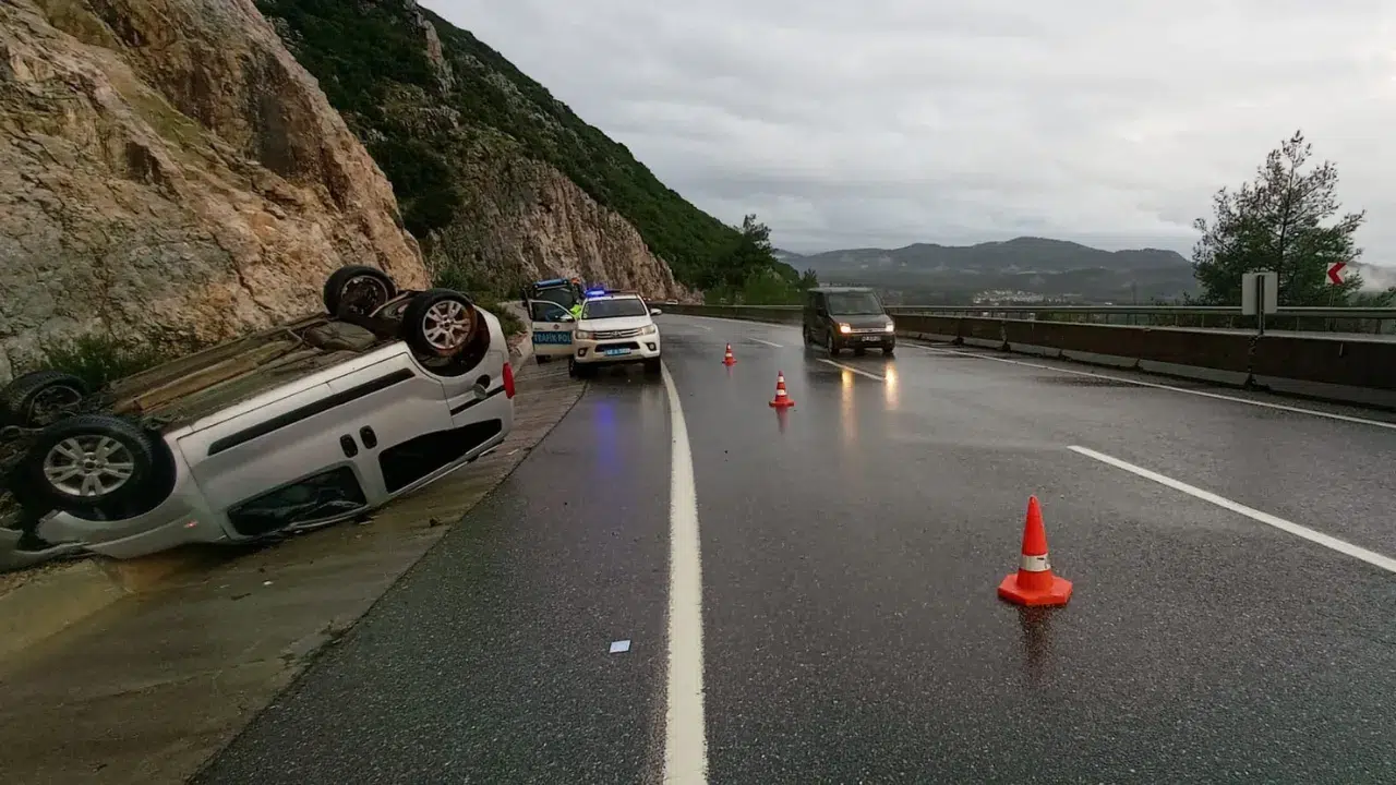 Muğla'da kaza : Araç takla attı, sürücü yaralandı
