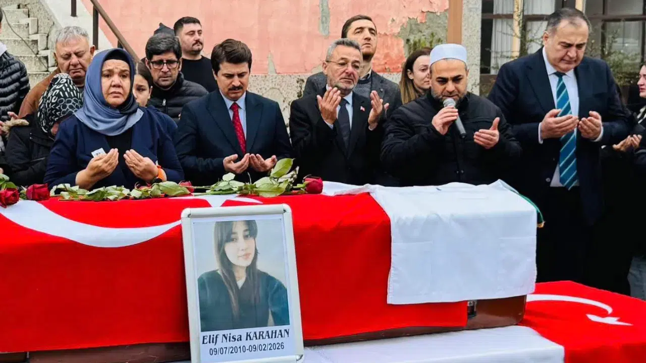 Bursa'da yoğun bakımda tedavi gören 15 yaşındaki Elif Nisa hayatını kaybetti