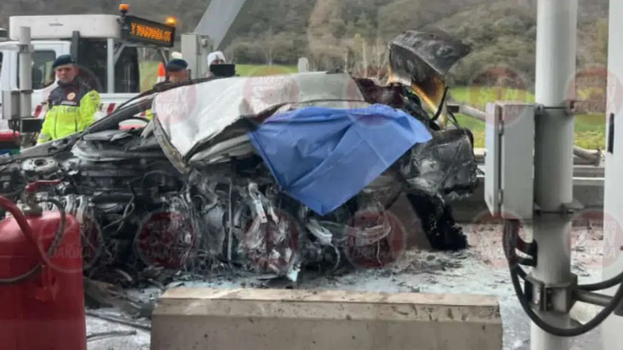 Kuzey Marmara’da feci kaza : Gişelere çarpan araç alev aldı