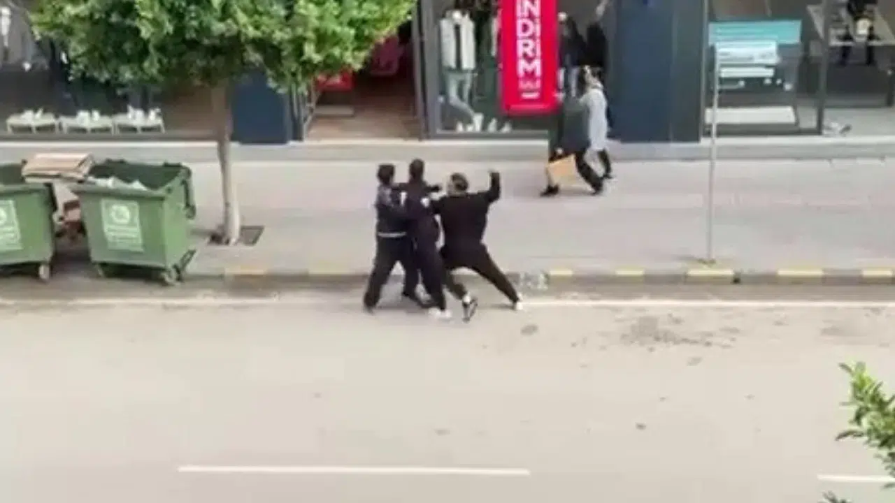 Hatay İskenderun'da 'Telefonumun ekranına baktın' kavgası