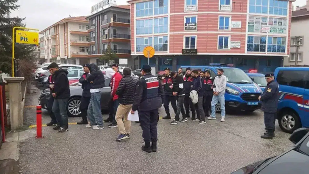 Ankara Çubuk'ta yasa dışı bahis operasyonu : 8 şüpheli tutuklandı