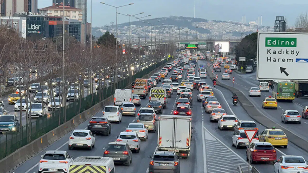 İstanbul'da trafik yoğunluğu yüzde 62 oldu