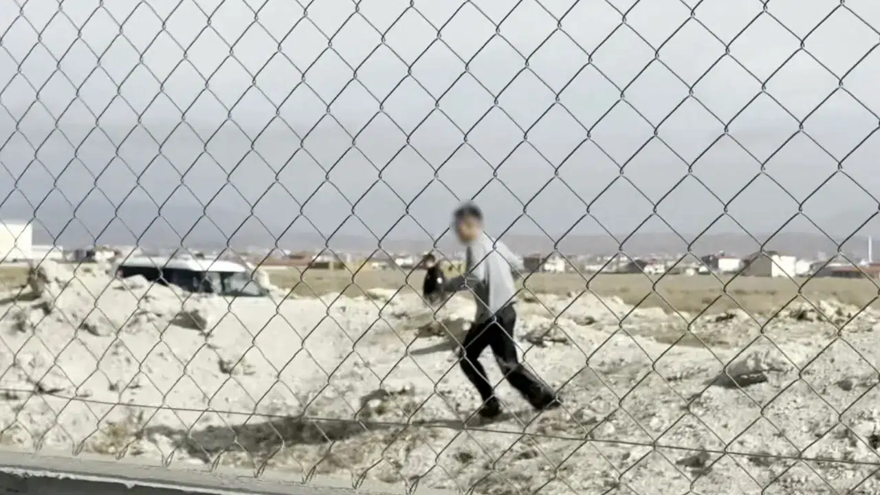 Aksaray'da polisin dur ihtarına uymadı : Önce aracıyla sonra yaya olarak kaçtı