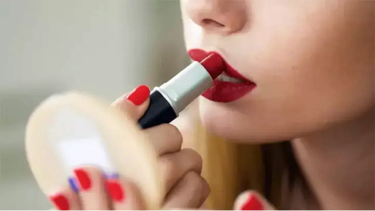 Ruj sürmek orucu bozar mı? Diyanet açıkladı