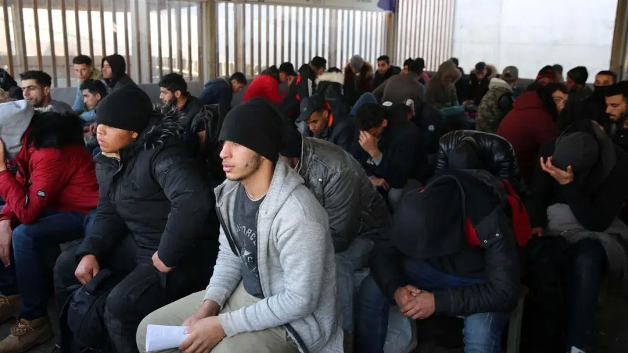 Çankırı'da göçmen operasyonu : Tırdan 75 düzensiz göçmen çıktı !