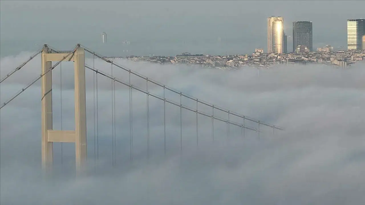 İstanbul'da sis etkisi : Görüş mesafesi düştü