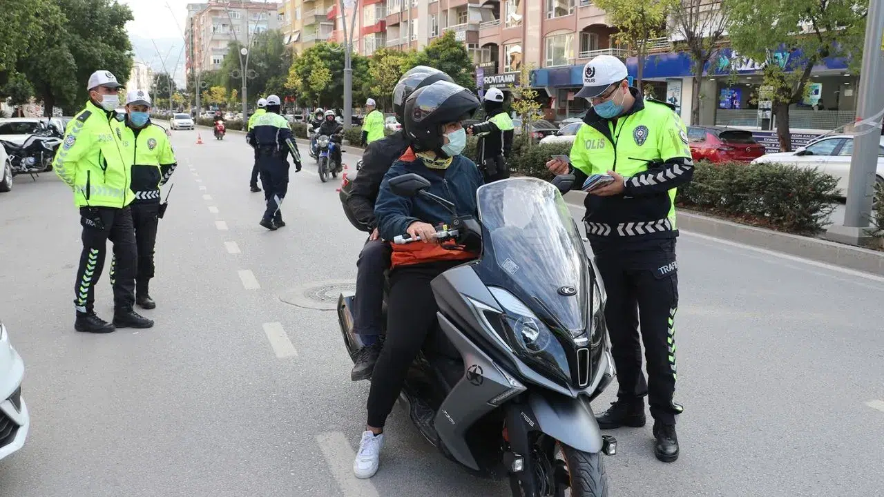 Polisten kaçan motosiklet sürücüsüne 281 bin lira ceza !