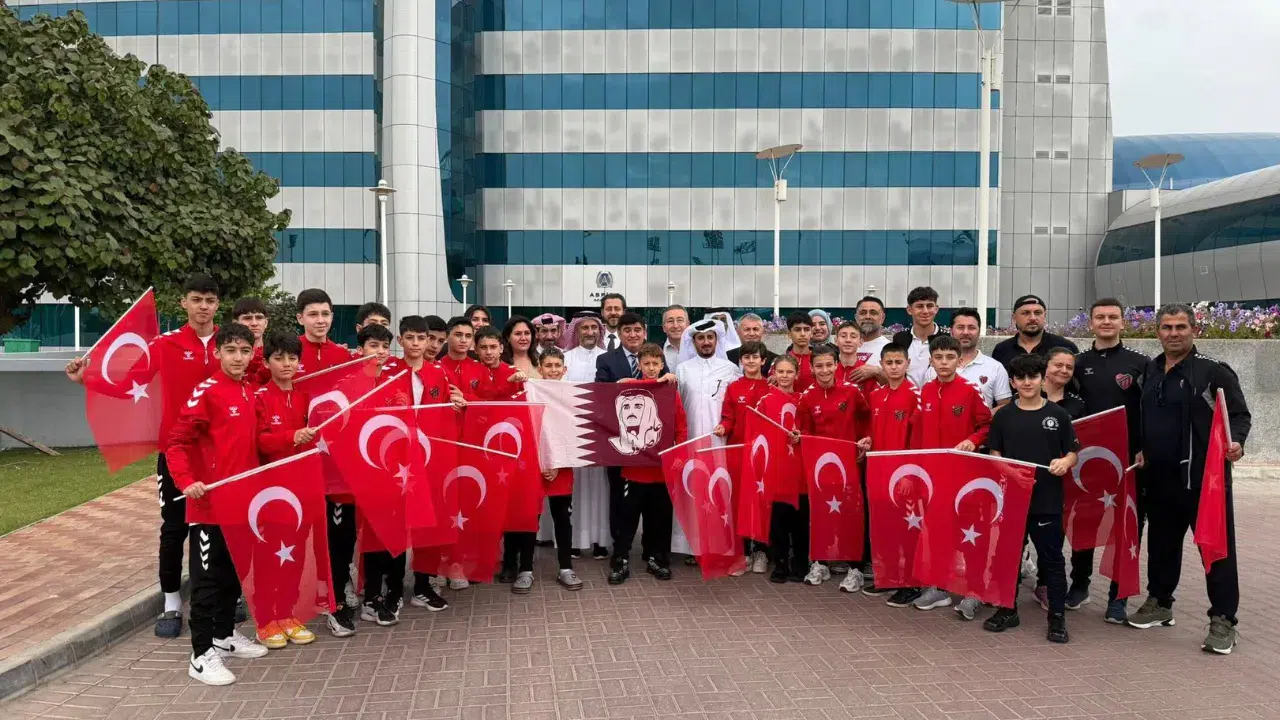 Türk sporcular Katar'da mahsur kalmıştı, Türkiye'ye geldiler