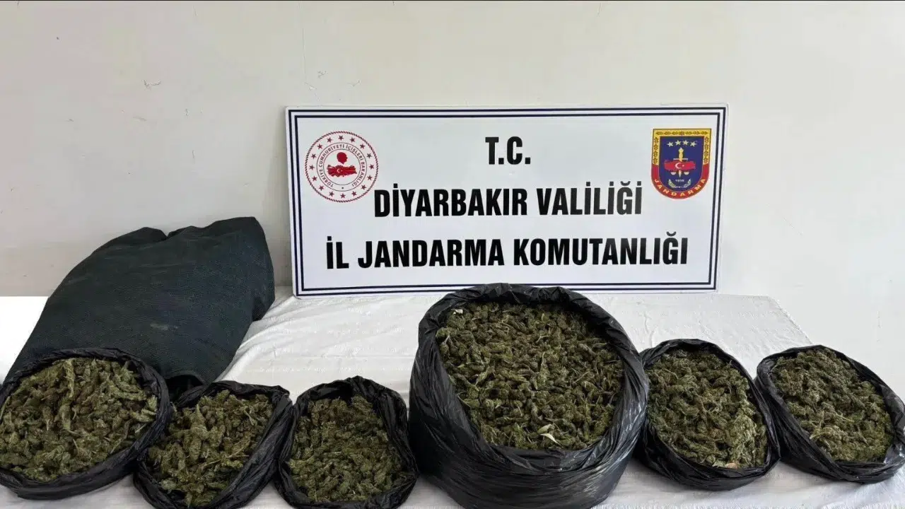 Diyarbakır’da 129 kilo uyuşturucu ele geçirildi : 21 şüpheliye işlem yapıldı