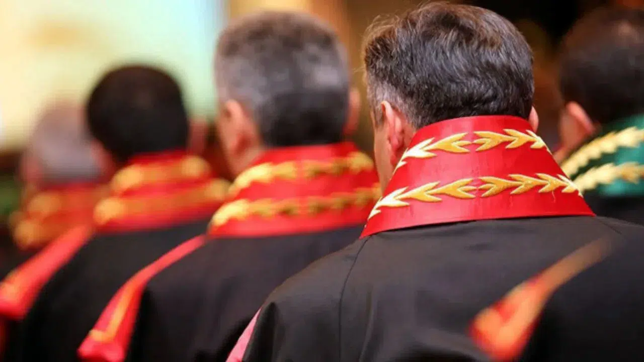 HSK kararnamesi yayımlandı : 12 hakim ve savcının görev yeri değiştir