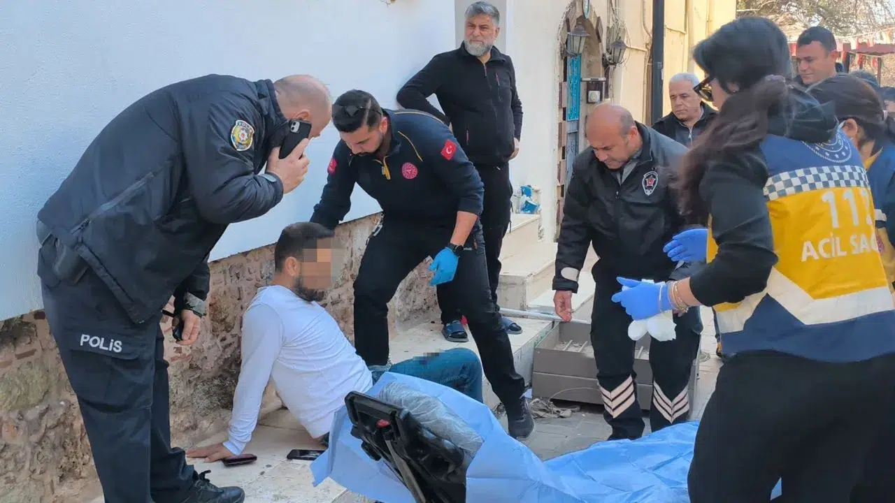 Antalya'da video çekme kavgası kanlı bitti : Ayırmak isterken tüfekle vuruldu