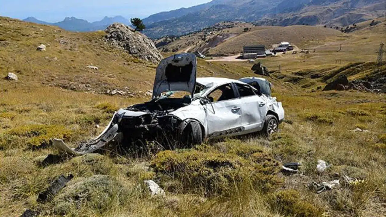 Bayram ziyareti ölümle sonuçlandı : Anne ve baba hayatını kaybetti , 4 çocuk ağır yaralı