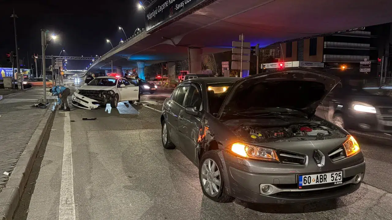 Kayseri'de kaza : 2 otomobil çarpıştı, 1 yaralı