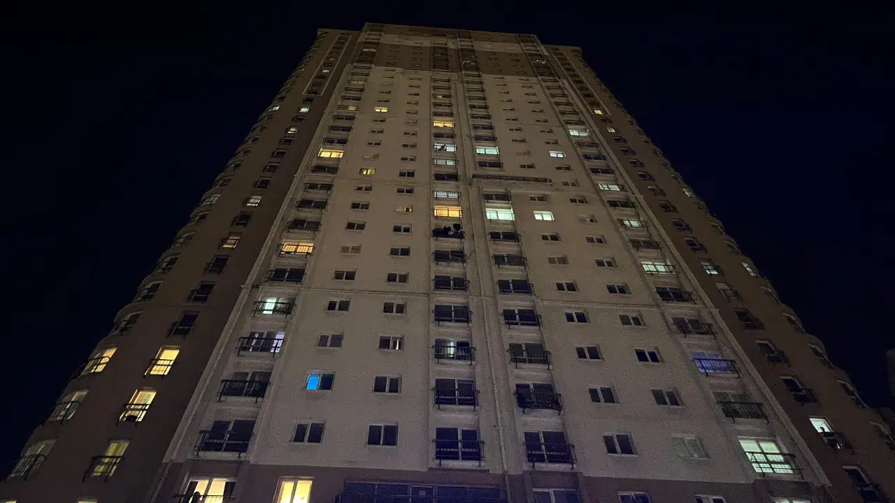 Esenyurt'ta bir kadın, 35 katlı binadan düştü