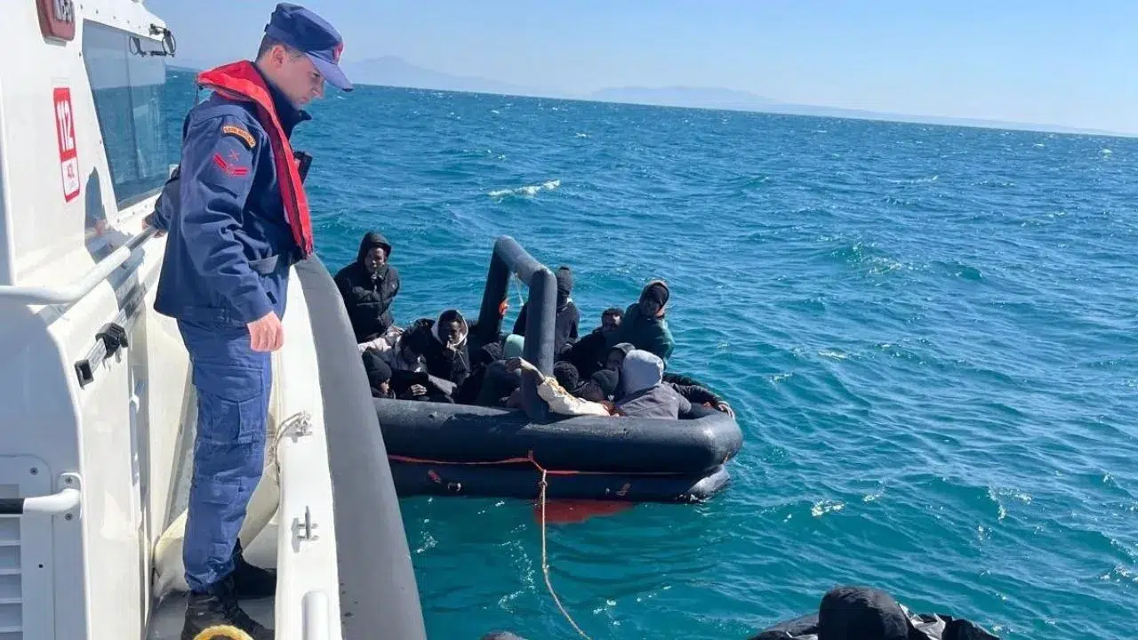 Kuşadası açıklarında can pazarı : 31 düzensiz göçmen yakalandı