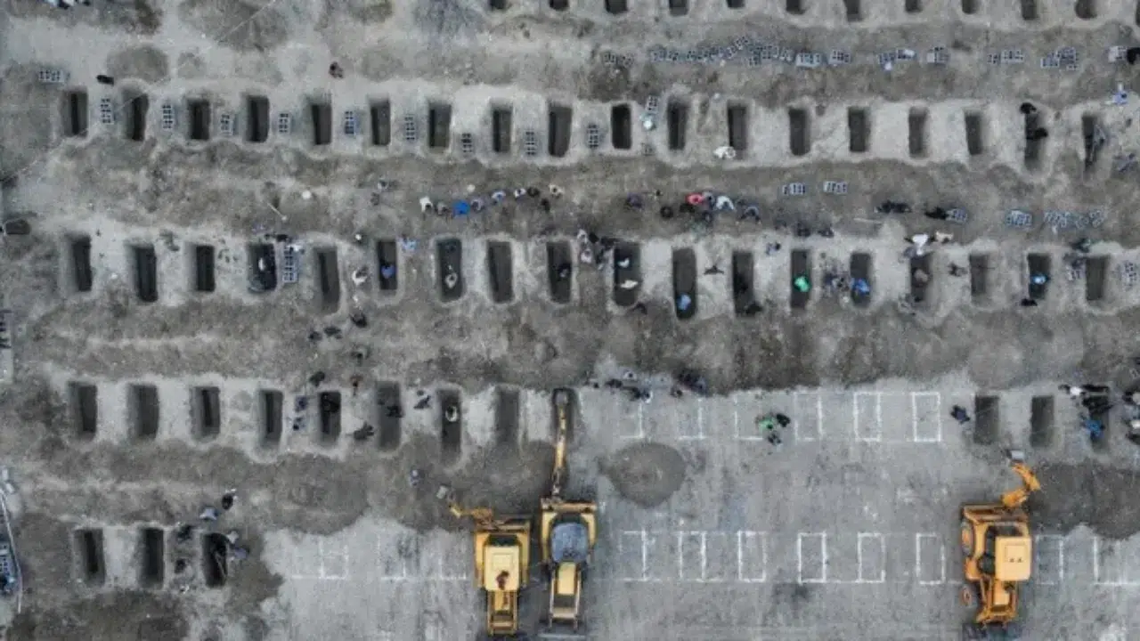 İran'dan ABD ve İsrail'e net mesaj : Çocuk katilleri için mezarlar hazırladık