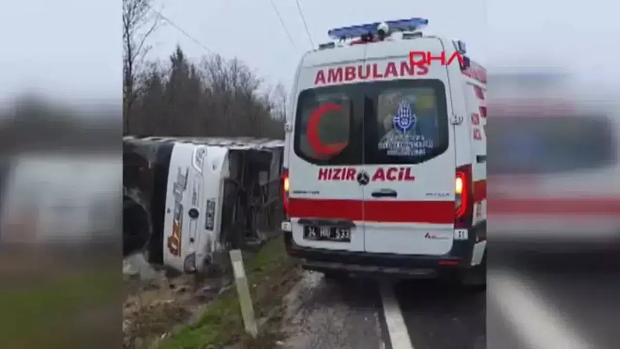 İstanbul Çatalca'da otobüs devrildi :  Yaralılar var