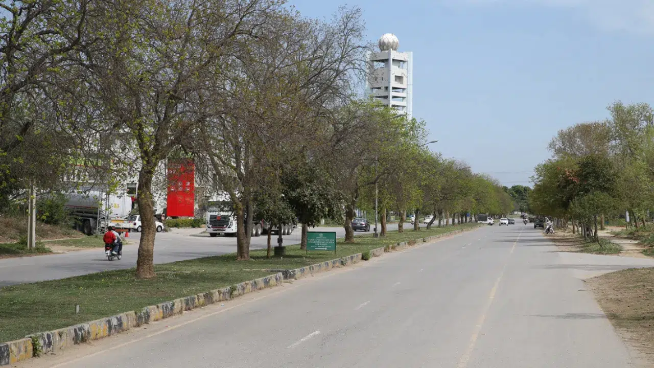 Pakistan’da yakıt krizi : Hükümet 3 gün resmi tatil ilan etti