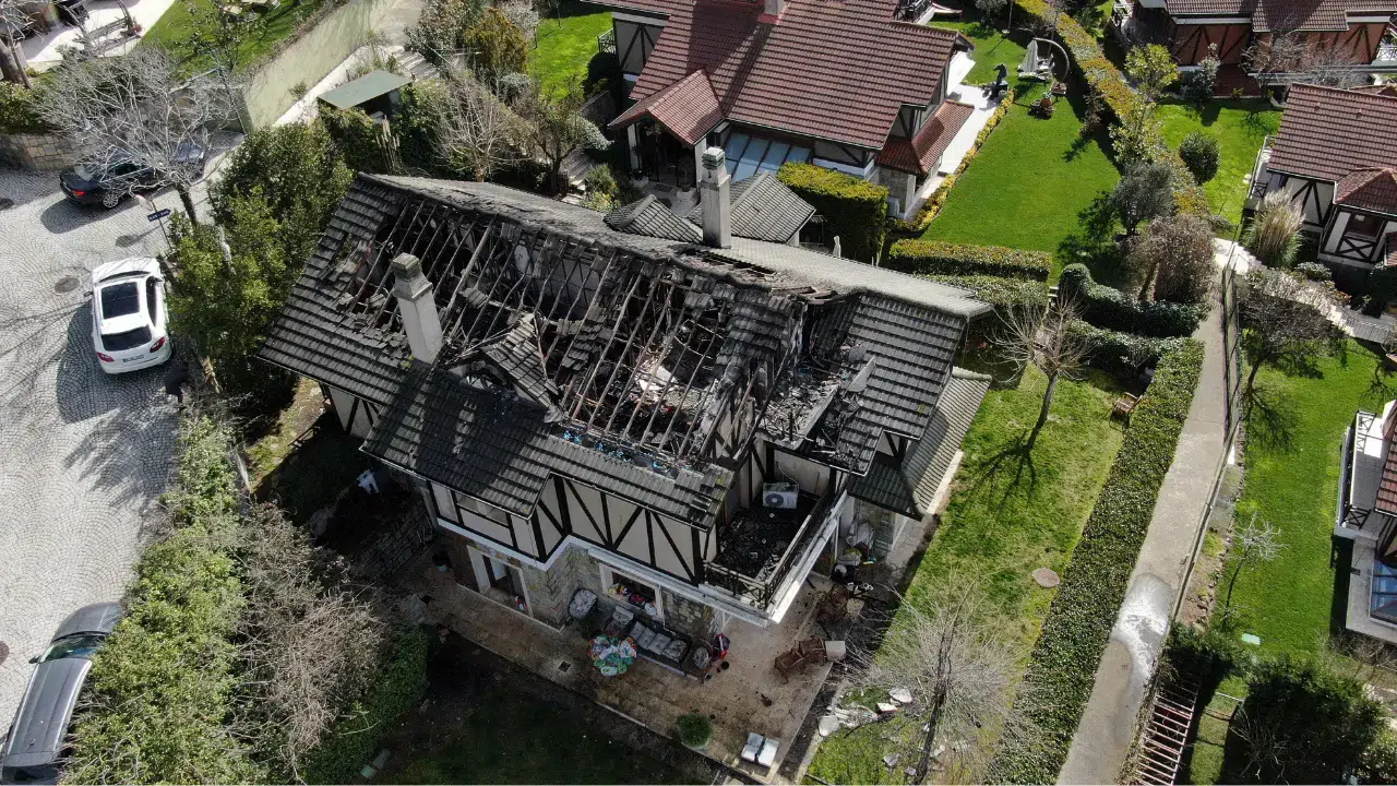 Oyuncu Aslıhan Karalar'ın evinde yangın çıktı