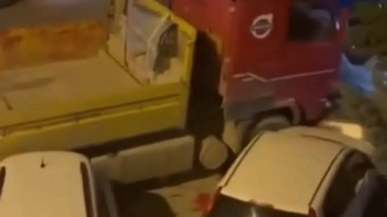 Ankara'da kontrolden çıkan tır 9 araca çarptı