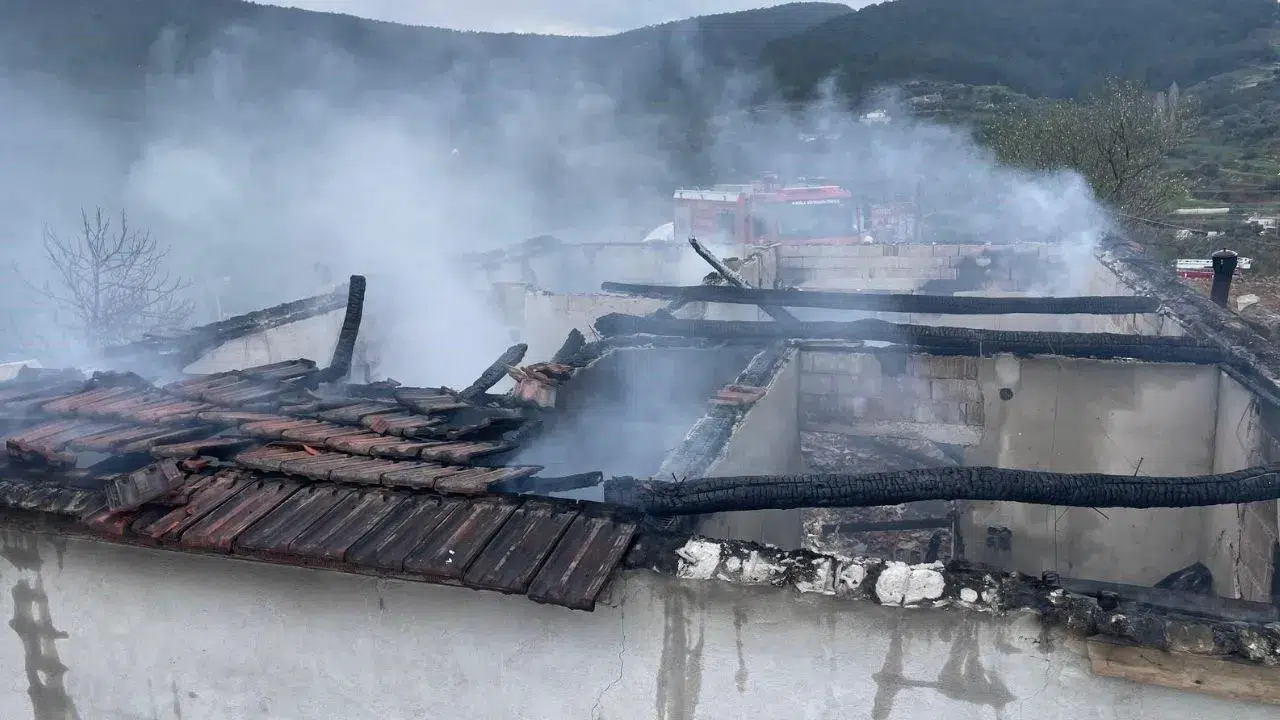 Muğla Yatağan'da çıkan yangında ev küle döndü