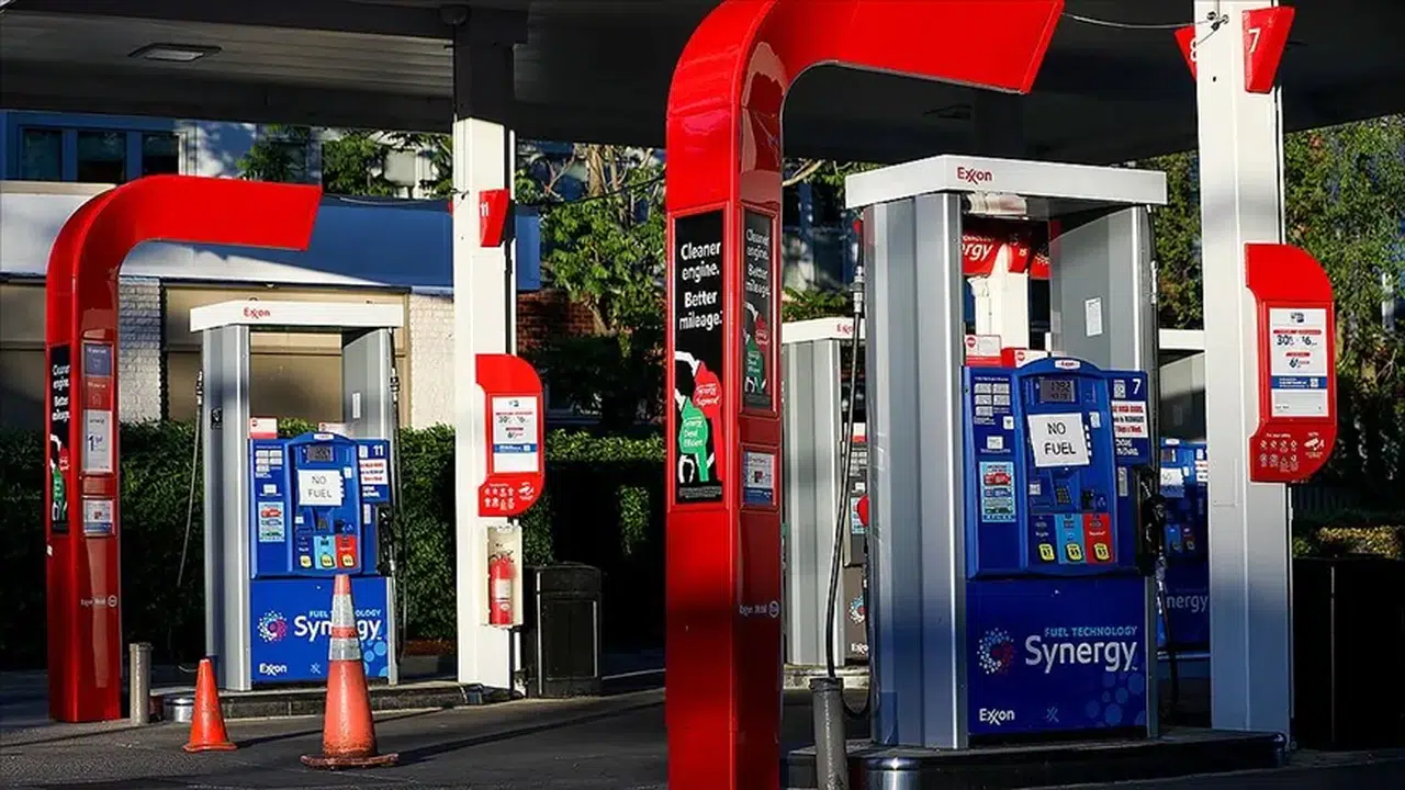 ABD'de petrol krizi hissedildi : Benzin 2022'den b…