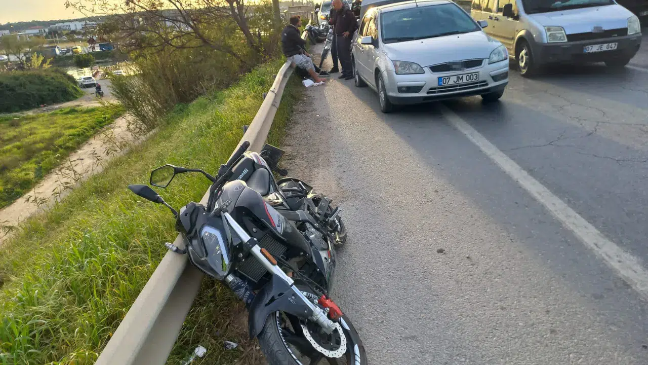 Manavgat’ta 3 araçlı zincirleme kaza : 3 yaralı
