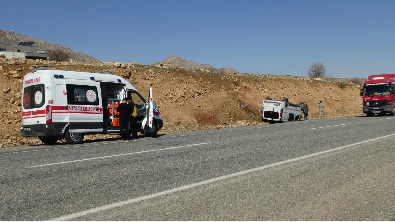 Batman'da takla atan minibüsteki bir kişi yaralandı