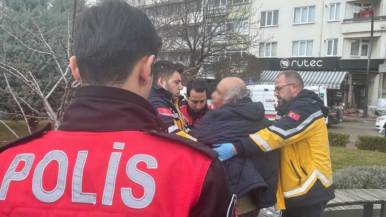 Bolu’da parkta taciz iddiası : Yaşlı adam darbedildi, yoğun bakıma alındı