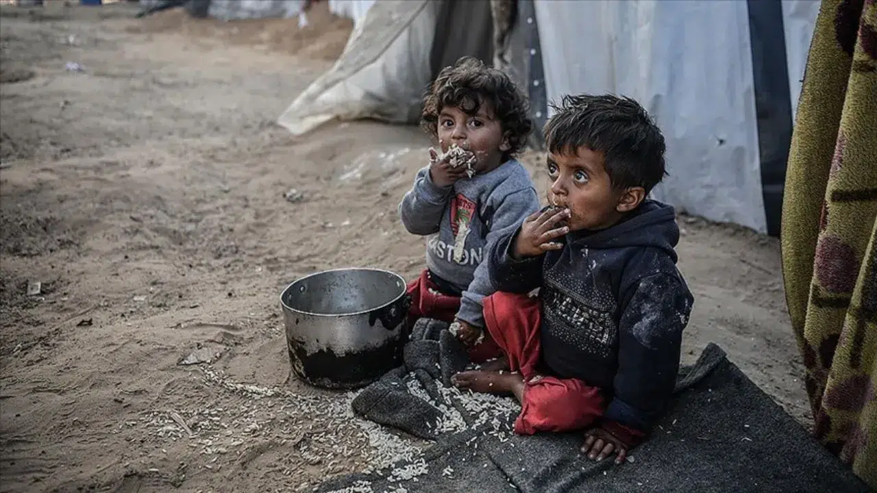 İsrail ordusu Gazze'ye saldırdı : 2'si çocuk 12 Filistinli hayatını kaybetti