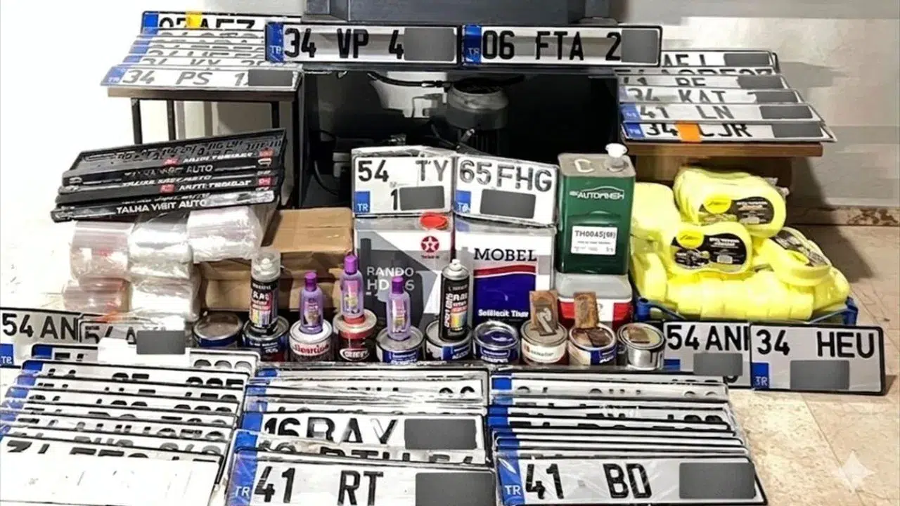 Sakarya'da sahte plaka operasyonu : 3 şüpheli gözaltında
