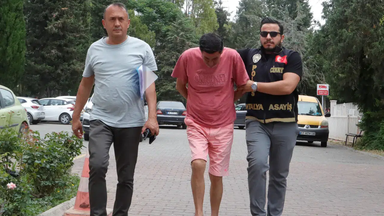 Antalya'da öz oğlunu 36 yerinden bıçaklayan babaya müebbet hapis