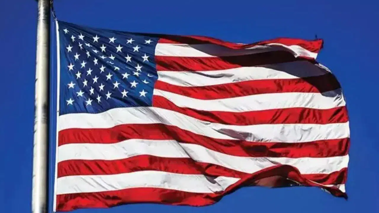 ABD'de yangın : Tarihi bina alevlere teslim oldu