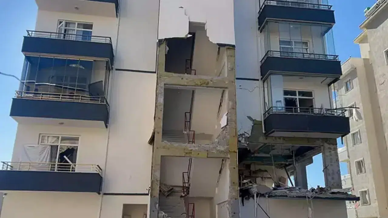 Niğde’de doğal gaz patlamasının boyutu sabah ortaya çıktı : 16 yaralı, bina harabeye döndü