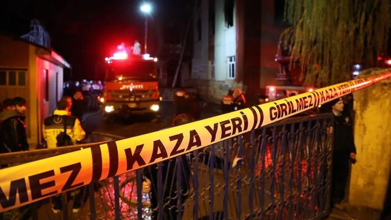 Manisa'da korkutan kaza : 79 yaşındaki adama minibüs çarptı