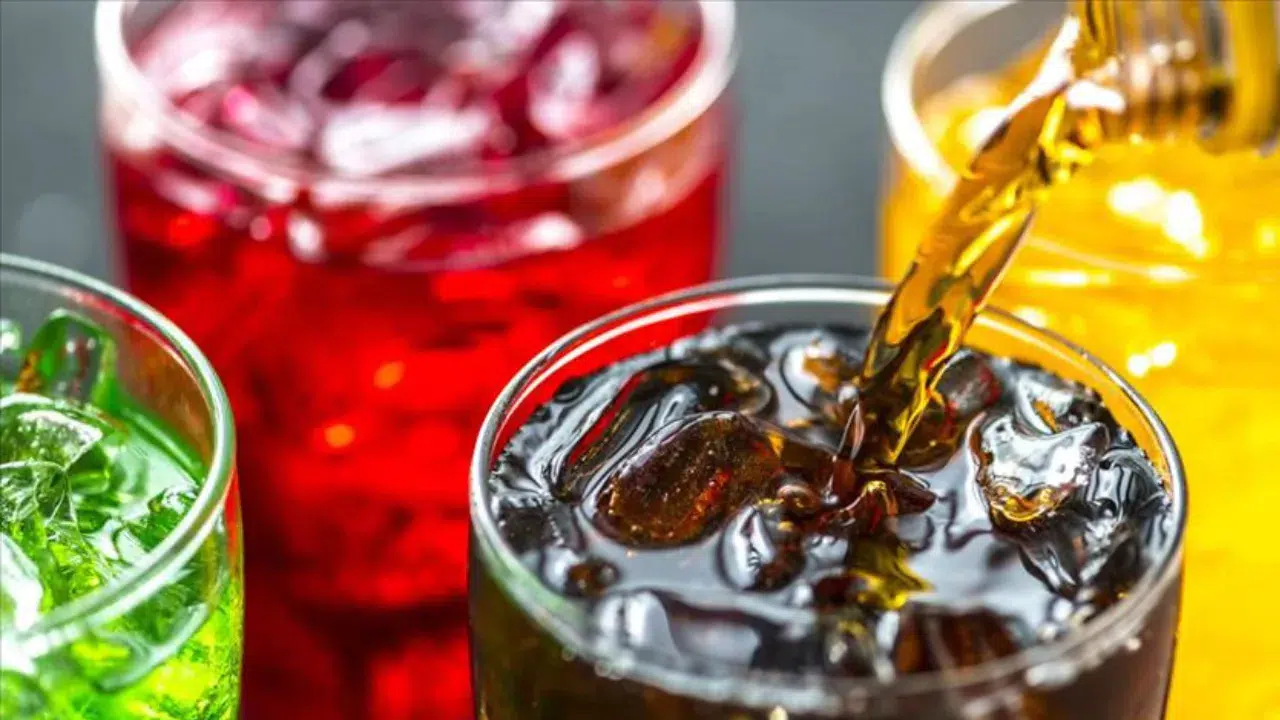 Uzmanlar açıkladı : Şekerli içecekler gençlerde kaygı bozukluğunu arttırabiliyor