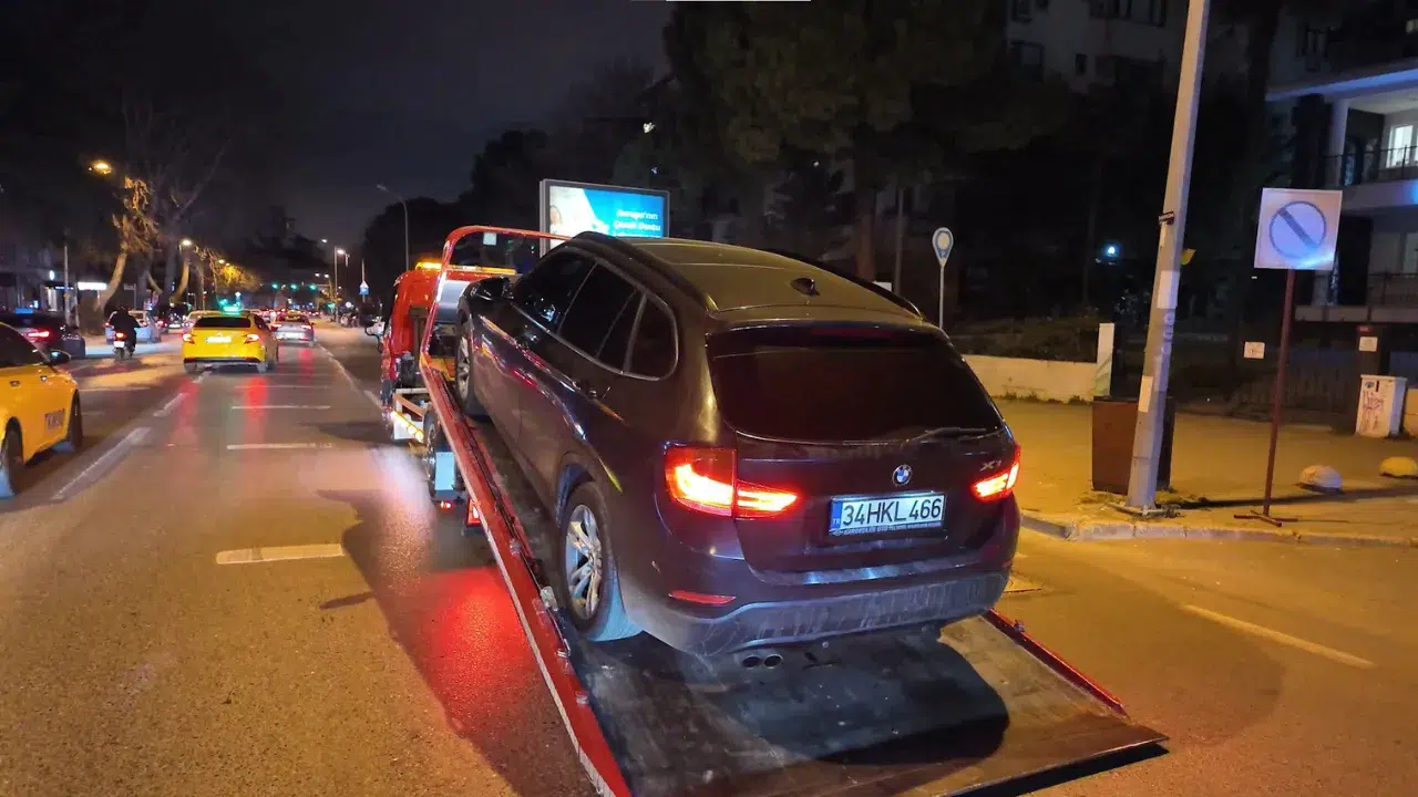 Kadıköy’de makas atan sürücüye 90 bin lira ceza : Ehliyetine el konuldu