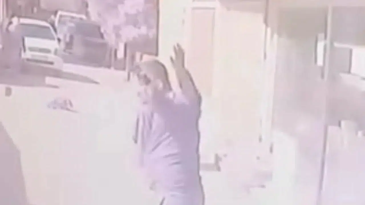 İzmir'de alacak verecek kavgası : 1 kişi yaralandı