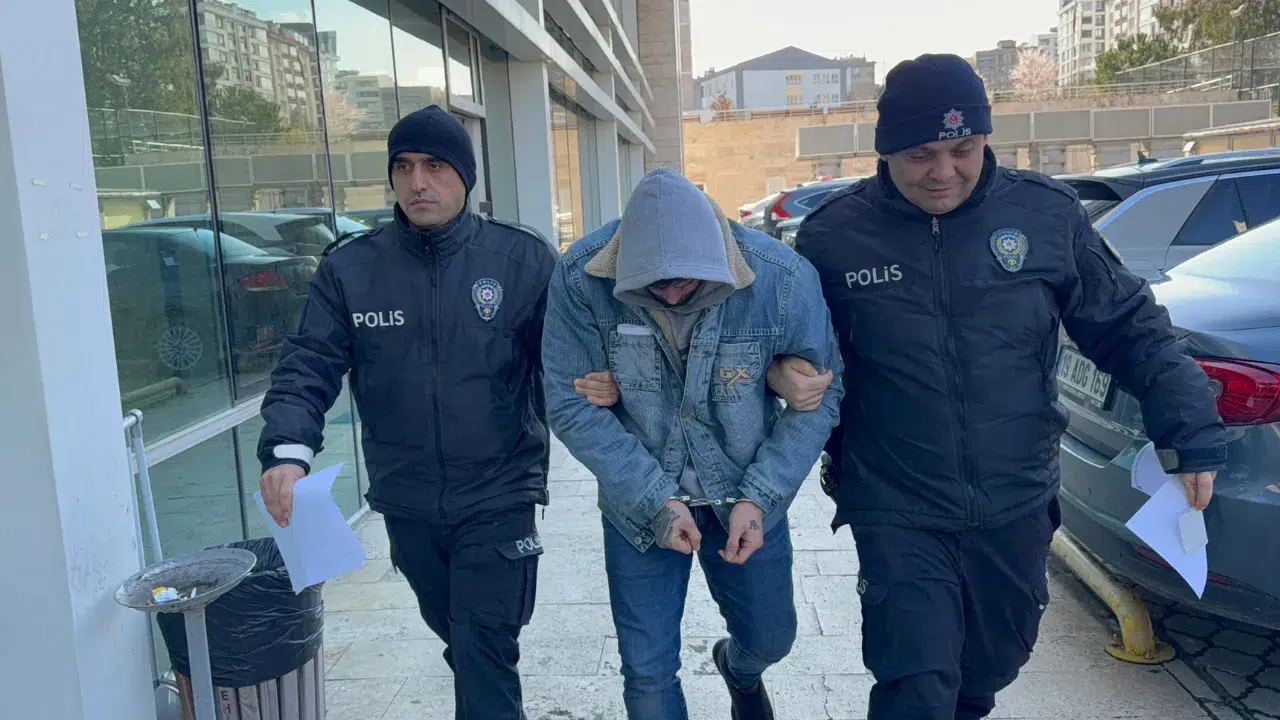 Samsun'da bir kafes dövüşçüsü yanlış kişiyi dövüp tutuklandı