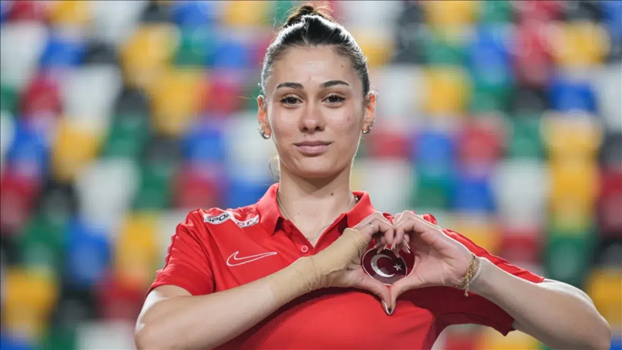 Milli sporcu Aysel Önder dünya şampiyonu oldu